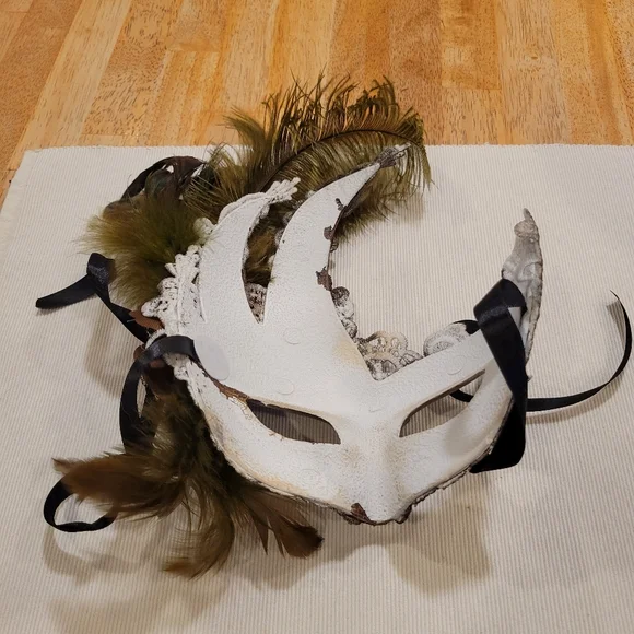 🟤EUC~ MARDI GRAS MASK - Picture 5 of 10